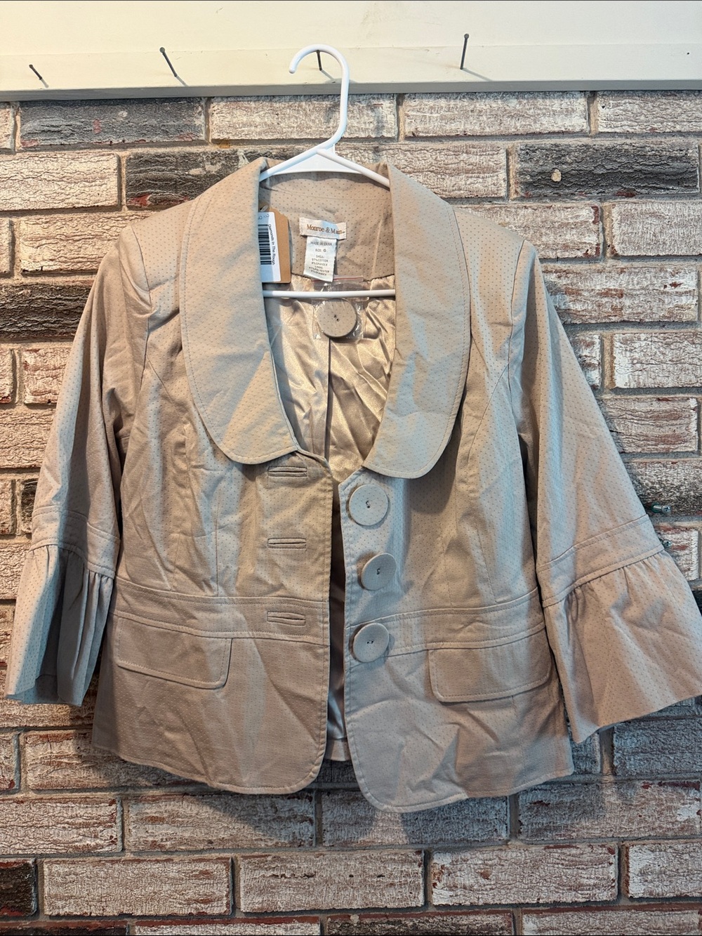 Monroe & Main Beige Rounded-Collar Button Blazer